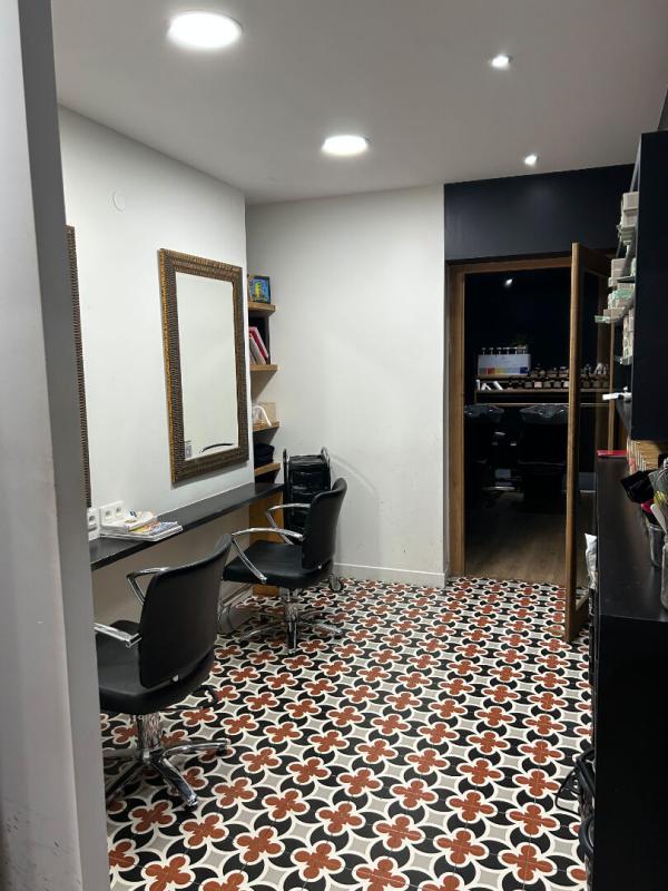 BORDEAUX 33000 BORDEAUX -  centre ville SALON DE COIFFURE  65 m² 3