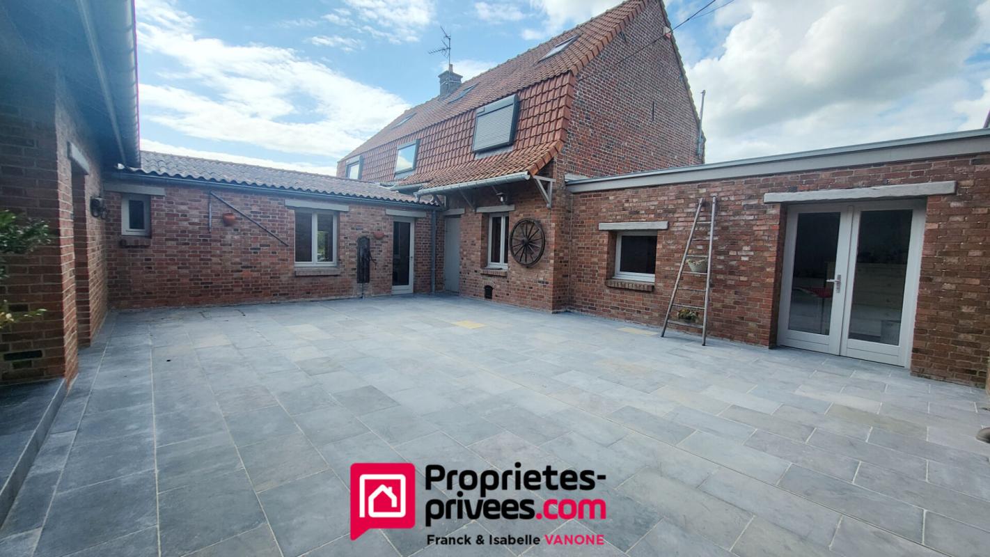 LAMBERSART Exceptionnel corps de ferme au carré -  Verlinghem - 249 m² 1