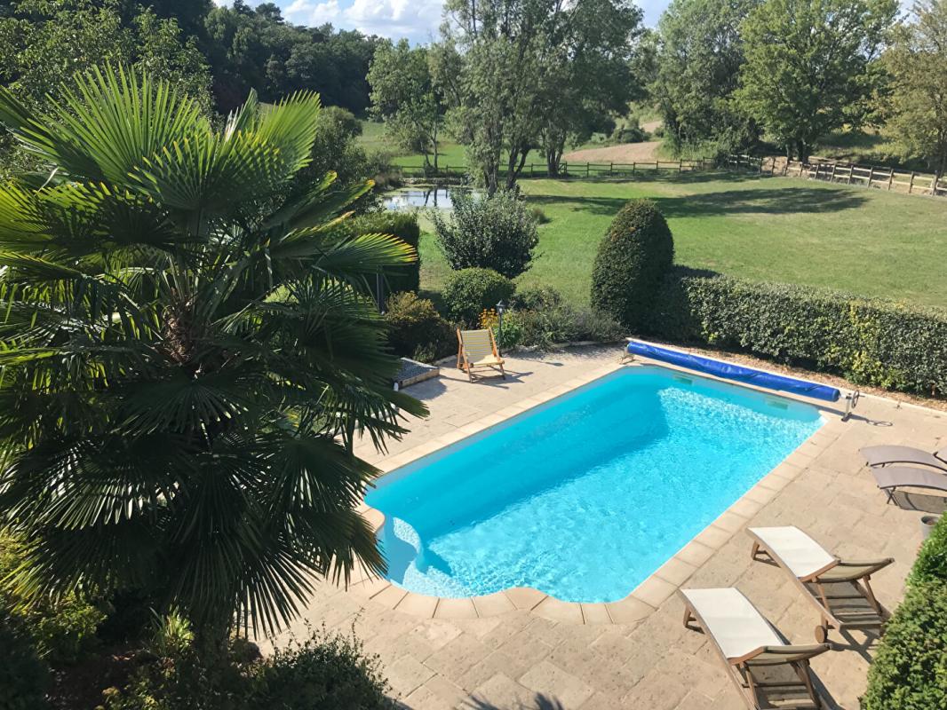 MENSIGNAC Belle longère en pierre, dont gîte, piscine, dépendances, grange. Calme, campagne 1