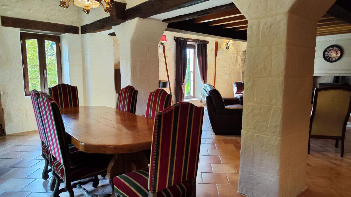 MENSIGNAC Belle longère en pierre, dont gîte, piscine, dépendances, grange. Calme, campagne 11