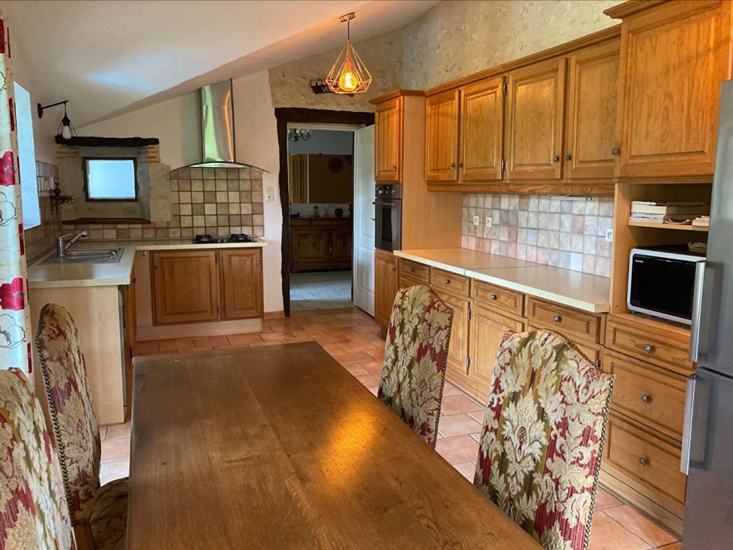 MENSIGNAC Belle longère en pierre, dont gîte, piscine, dépendances, grange. Calme, campagne 12