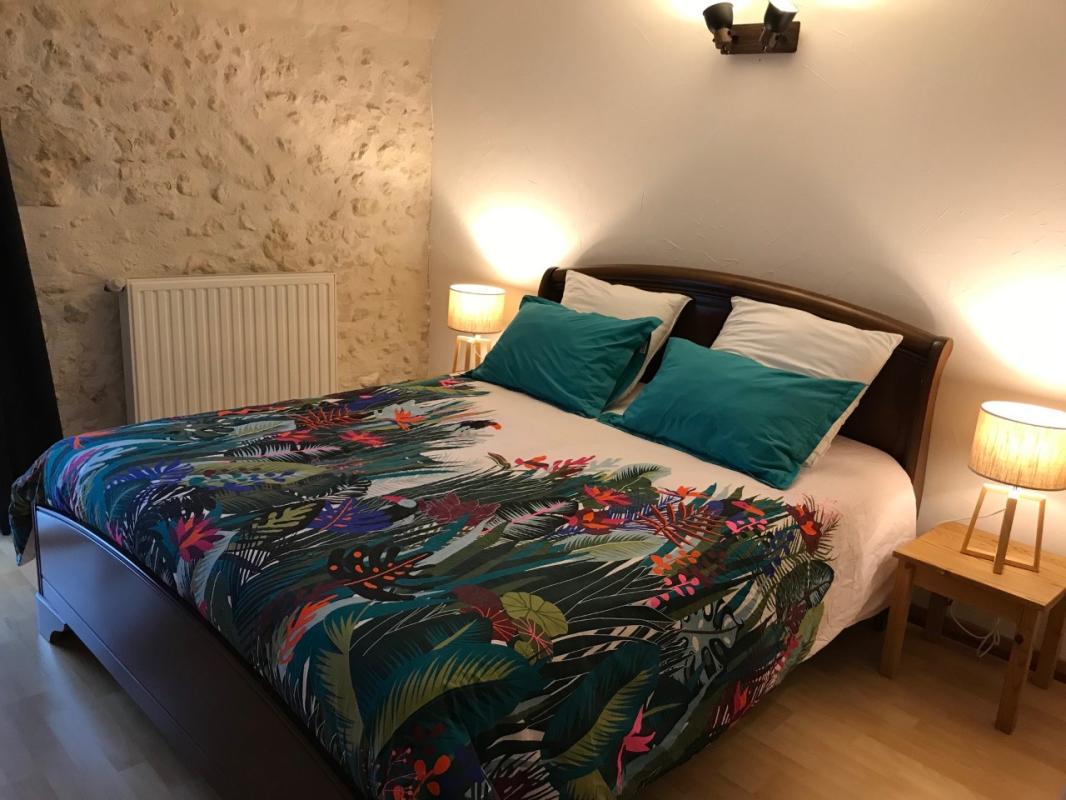 MENSIGNAC Belle longère en pierre, dont gîte, piscine, dépendances, grange. Calme, campagne 16