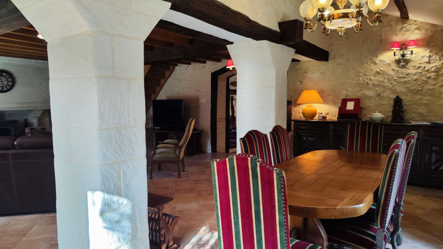 MENSIGNAC Belle longère en pierre, dont gîte, piscine, dépendances, grange. Calme, campagne 8