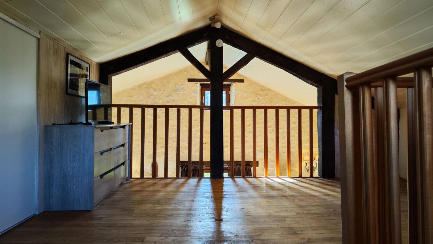 MENSIGNAC Belle longère en pierre, dont gîte, piscine, dépendances, grange. Calme, campagne 9