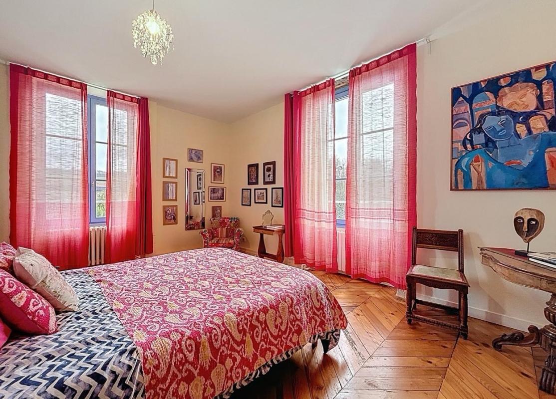 COMMARIN Demeure de prestige Commarin 12 pièce(s) 420 m2 entre PARIS et Lyon 6