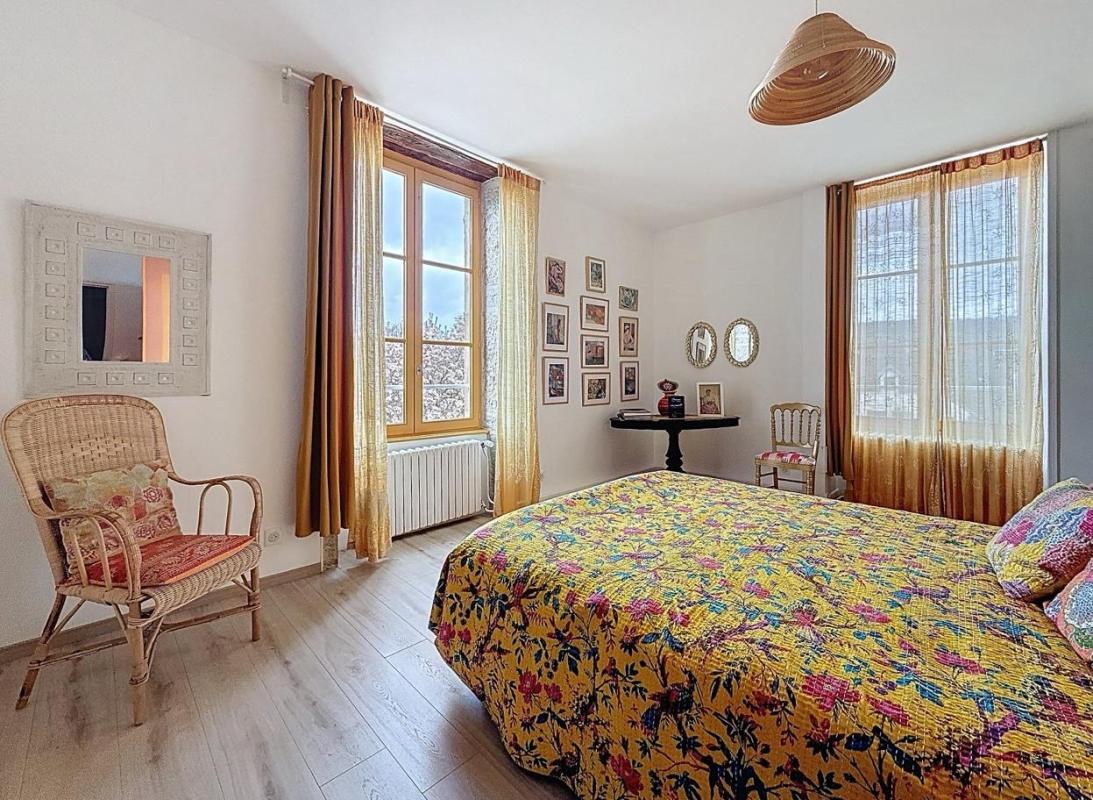 COMMARIN Demeure de prestige Commarin 12 pièce(s) 420 m2 entre PARIS et Lyon 8