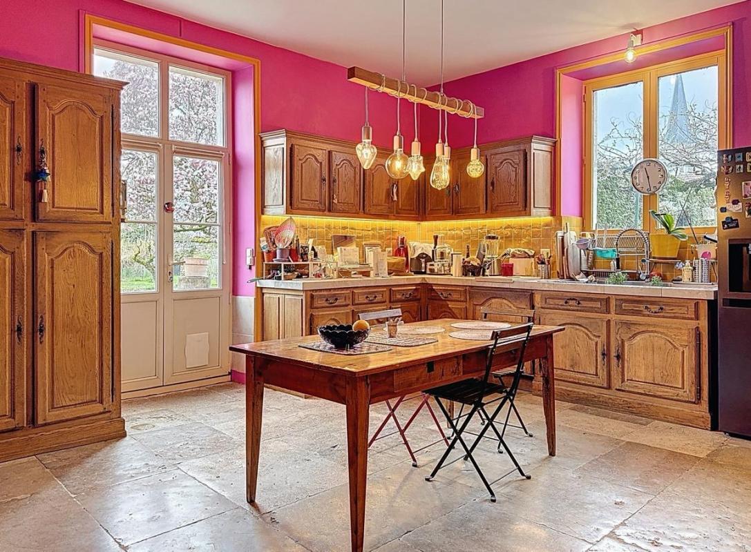 COMMARIN Demeure de prestige Commarin 12 pièce(s) 420 m2 entre PARIS et Lyon 7