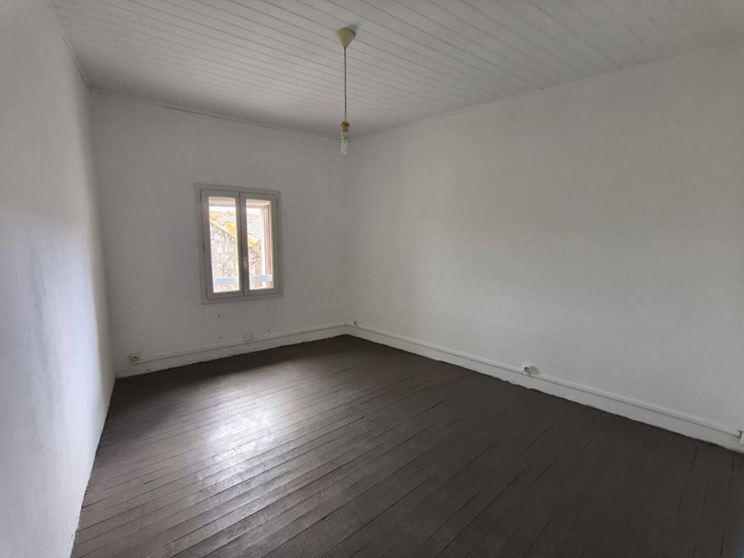 LANSAC Lansac Maison 2 appartements (T6+T4) 6