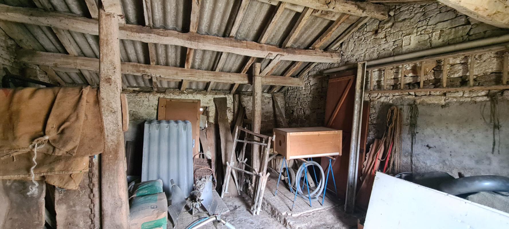 SAINT-HILAIRE-DE-CLISSON Grange à rénover Village Saint Hilaire De Clisson 75 M² sur terrain de 231 M² 10