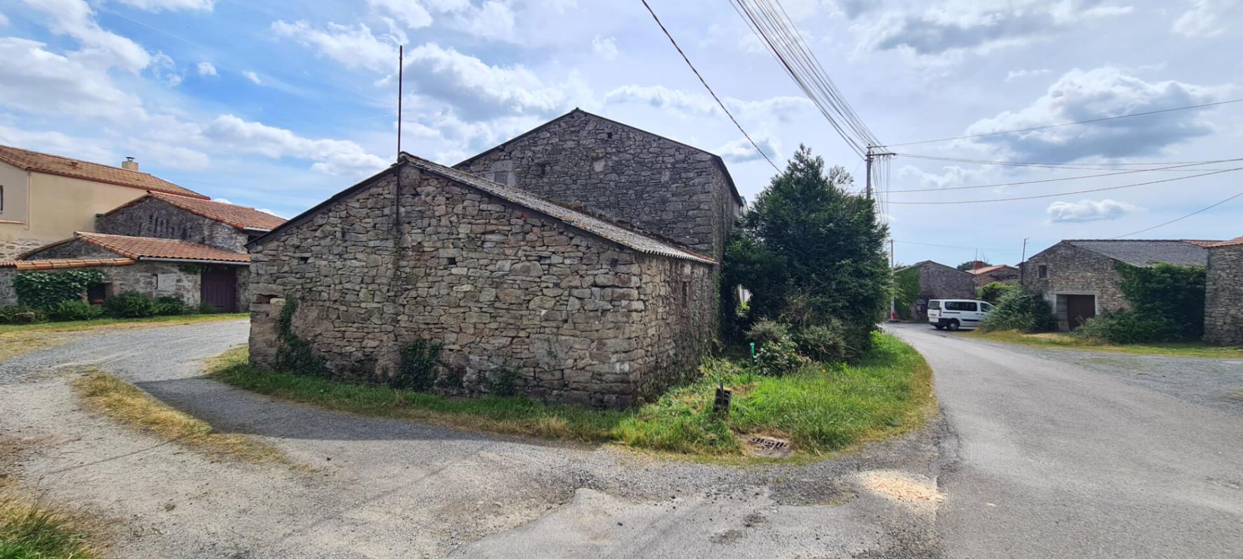 SAINT-HILAIRE-DE-CLISSON Grange à rénover Village Saint Hilaire De Clisson 75 M² sur terrain de 231 M² 5