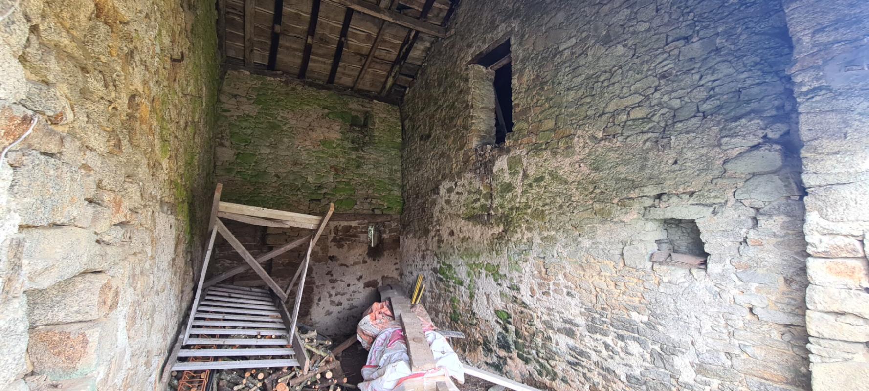 SAINT-HILAIRE-DE-CLISSON Grange à rénover Village Saint Hilaire De Clisson 75 M² sur terrain de 231 M² 8