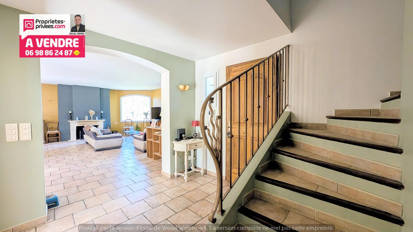 FAYENCE BELLE VILLA RECENTE de 215 m² Hab; 160 m² + 2 PIECES 50 m². CALME ET RESIDENTIEL 10