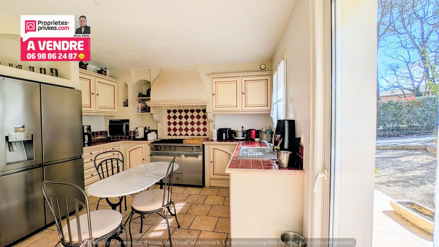 FAYENCE BELLE VILLA RECENTE de 215 m² Hab; 160 m² + 2 PIECES 50 m². CALME ET RESIDENTIEL 11