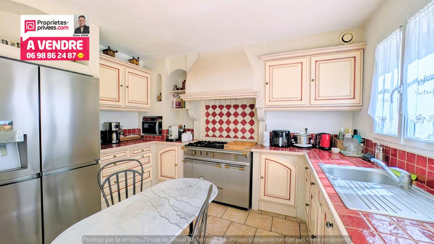 FAYENCE BELLE VILLA RECENTE de 215 m² Hab; 160 m² + 2 PIECES 50 m². CALME ET RESIDENTIEL 12