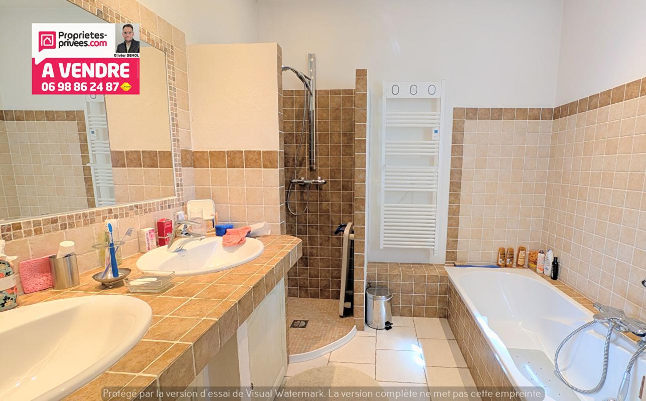 FAYENCE BELLE VILLA RECENTE de 215 m² Hab; 160 m² + 2 PIECES 50 m². CALME ET RESIDENTIEL 17