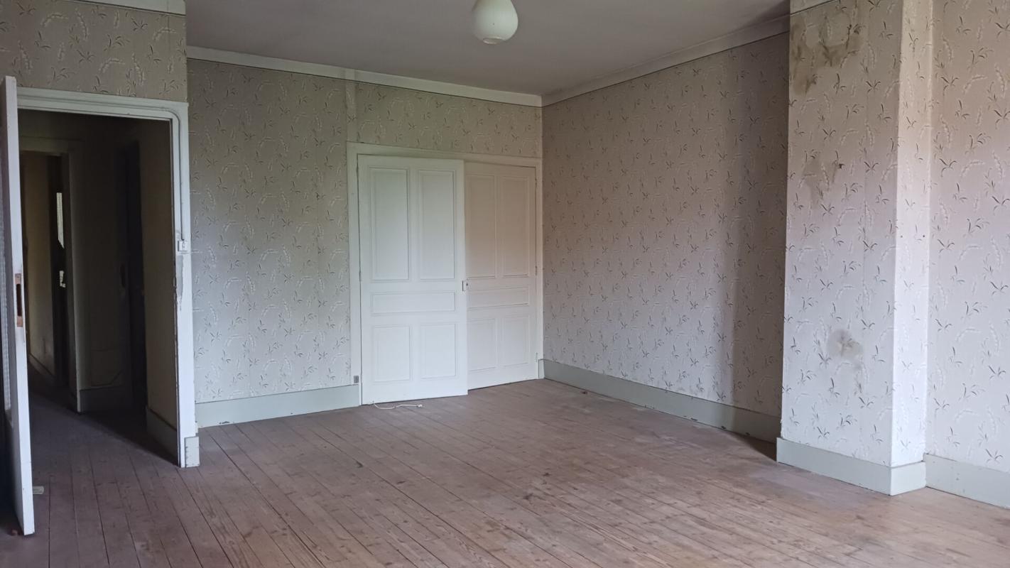 PERRIGNY Maison en pierre composé de 2 logements avec dépendances 6