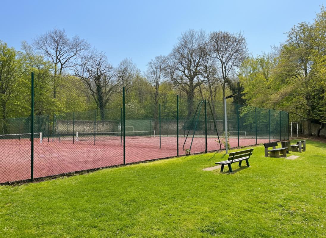 POISSY Appartement  de 111m² avec 3 chambres, un bureau, balcon, 2 box et une cave dans résidence de standing 11