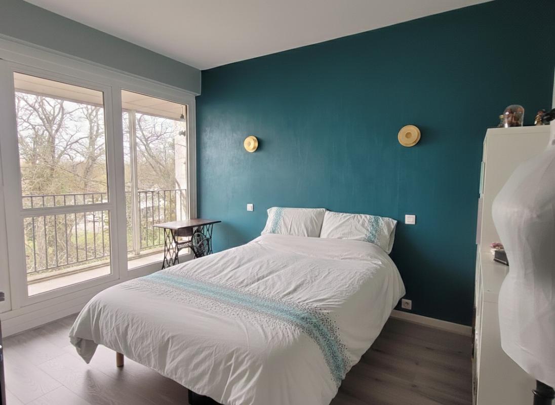 POISSY Appartement  de 111m² avec 3 chambres, un bureau, balcon, 2 box et une cave dans résidence de standing 6