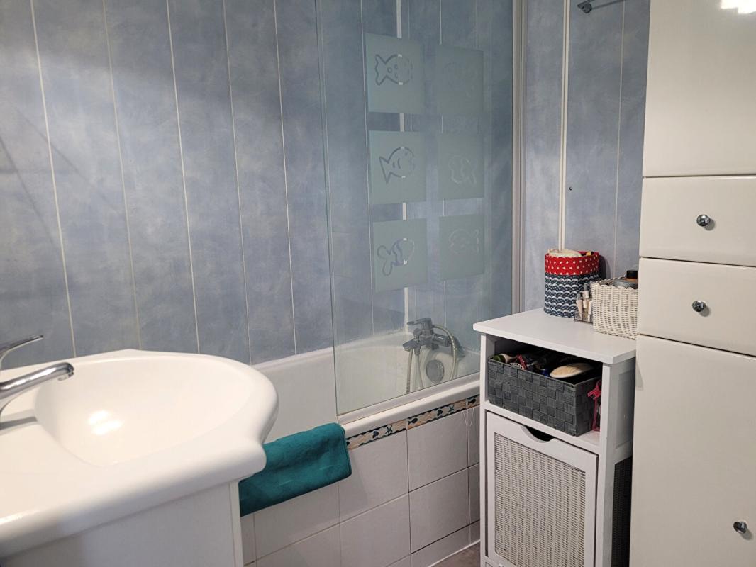 POISSY Appartement  de 111m² avec 3 chambres, un bureau, balcon, 2 box et une cave dans résidence de standing 9