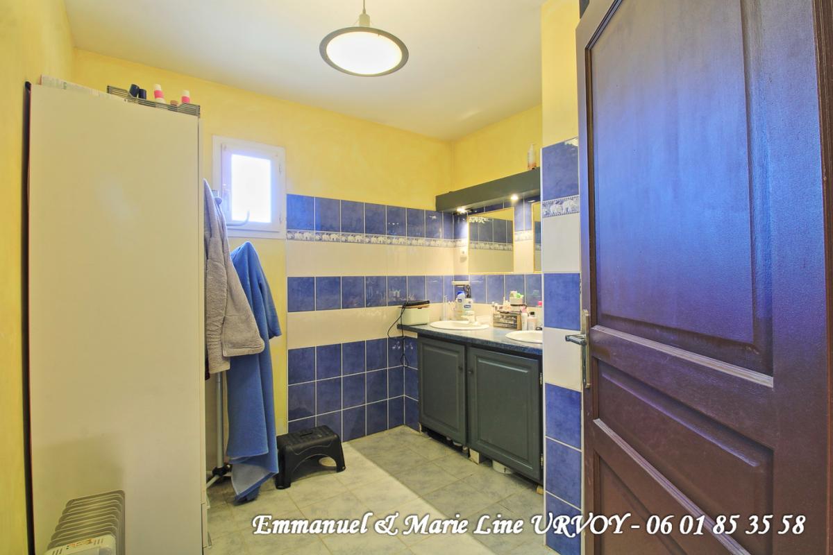 BEAUCAIRE 30300 BEAUCAIRE - Maison 174 m² - idéal familles nombreuses - piscine - jardin - dépendance 36 m² 9