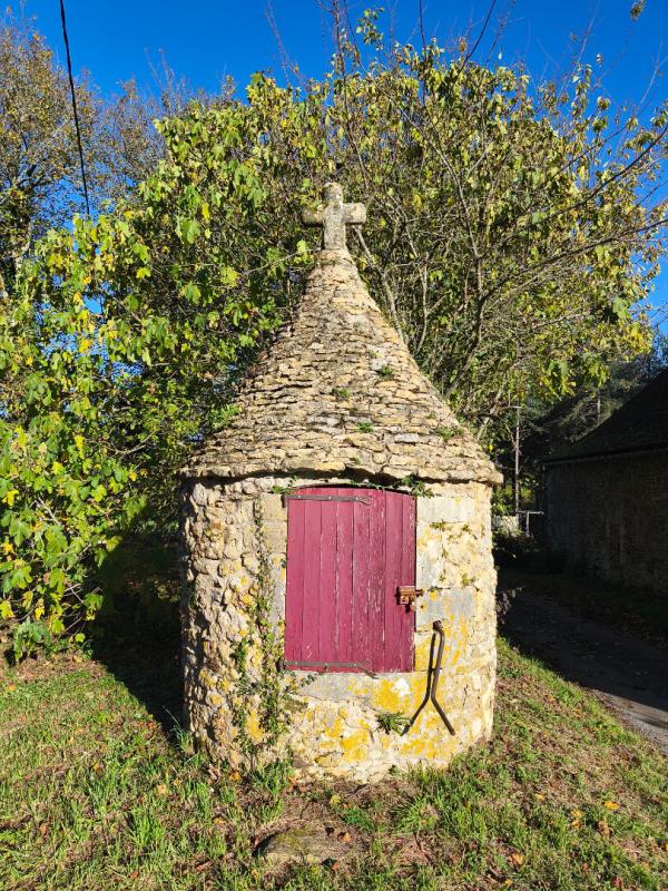 VERGT A la campagne, au calme, bel ensemble en pierre à rénover, cachet, gros potentiel 11