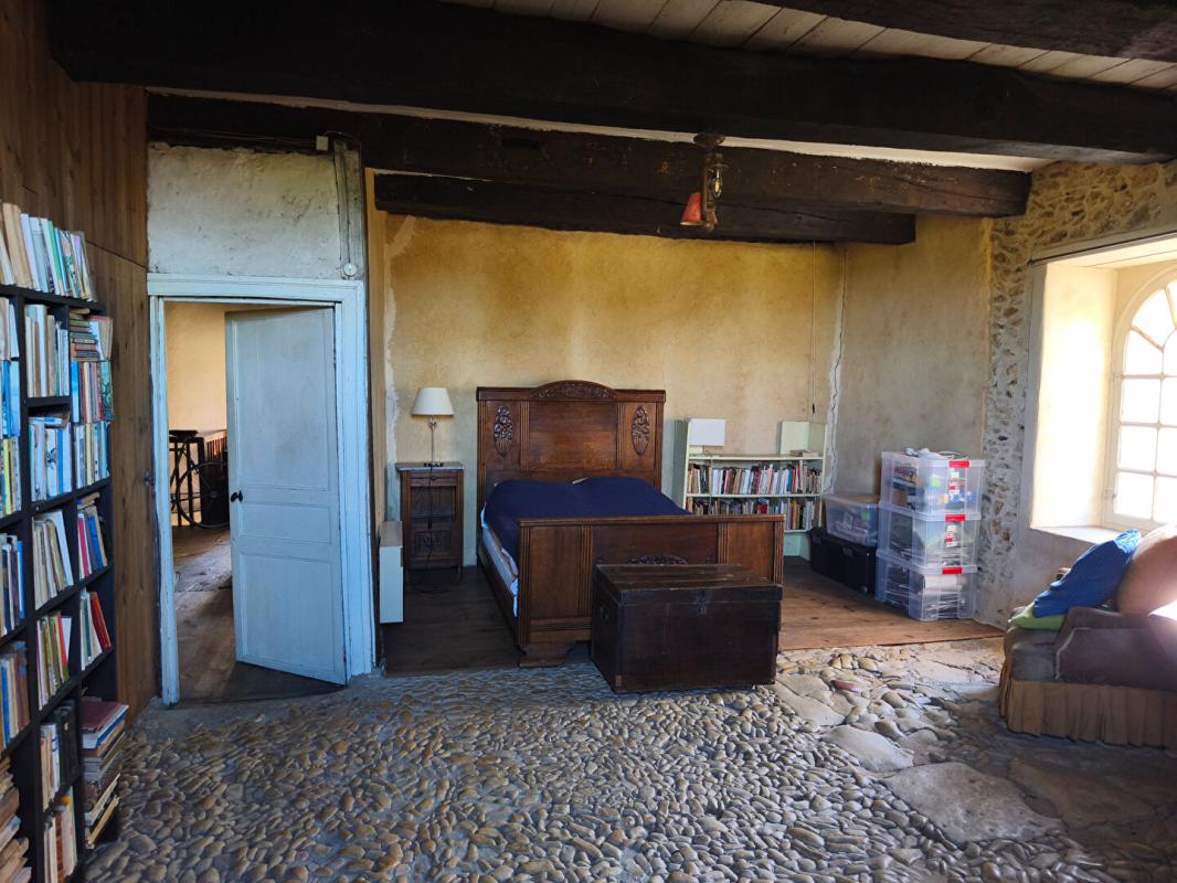 VERGT A la campagne, au calme, bel ensemble en pierre à rénover, cachet, gros potentiel 8
