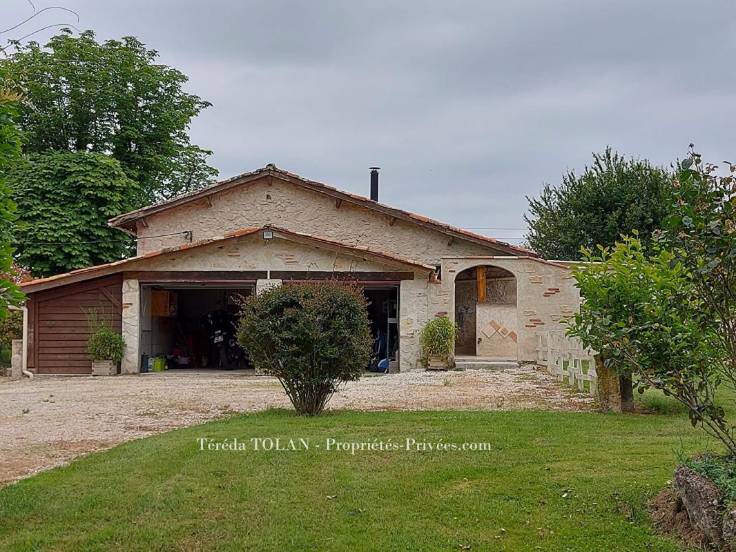 LAYRAC Longère en pierre 5 pièce(s), 3 chambres - 1 bureau- 160 m² - Garages - Piscine -Jardin -Vue 14