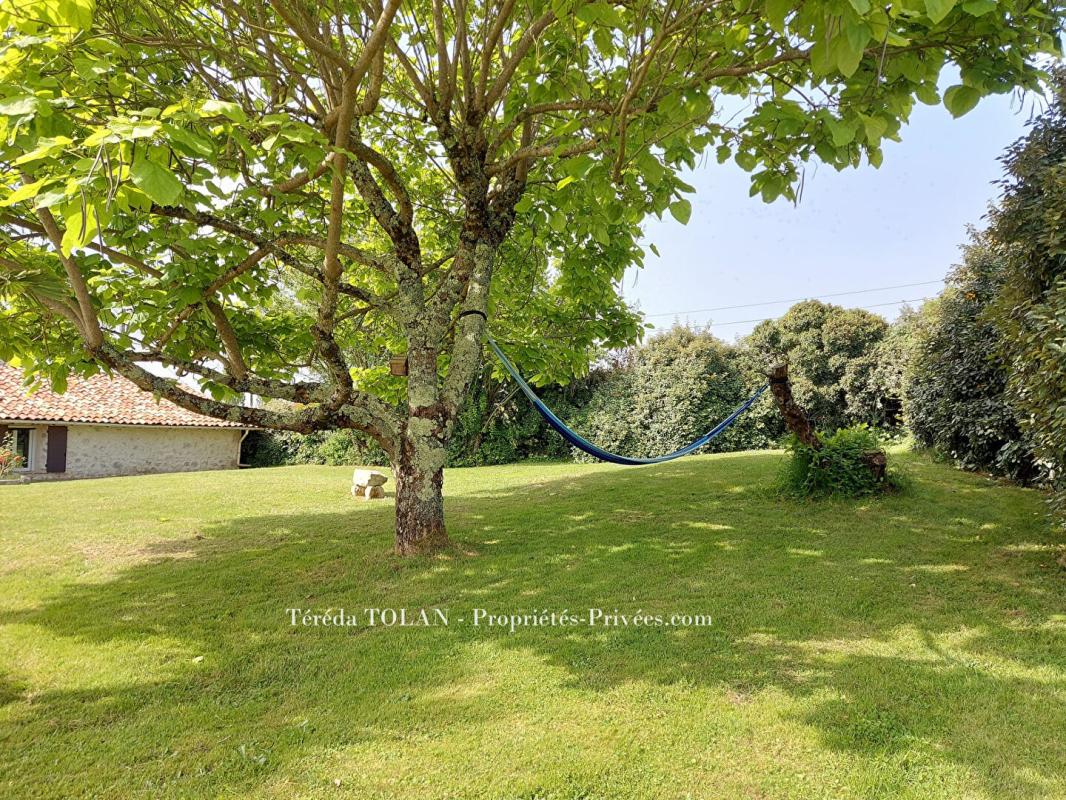 LAYRAC Longère en pierre 5 pièce(s), 3 chambres - 1 bureau- 160 m² - Garages - Piscine -Jardin -Vue 15