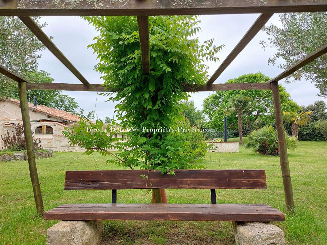 LAYRAC Longère en pierre 5 pièce(s), 3 chambres - 1 bureau- 160 m² - Garages - Piscine -Jardin -Vue 17