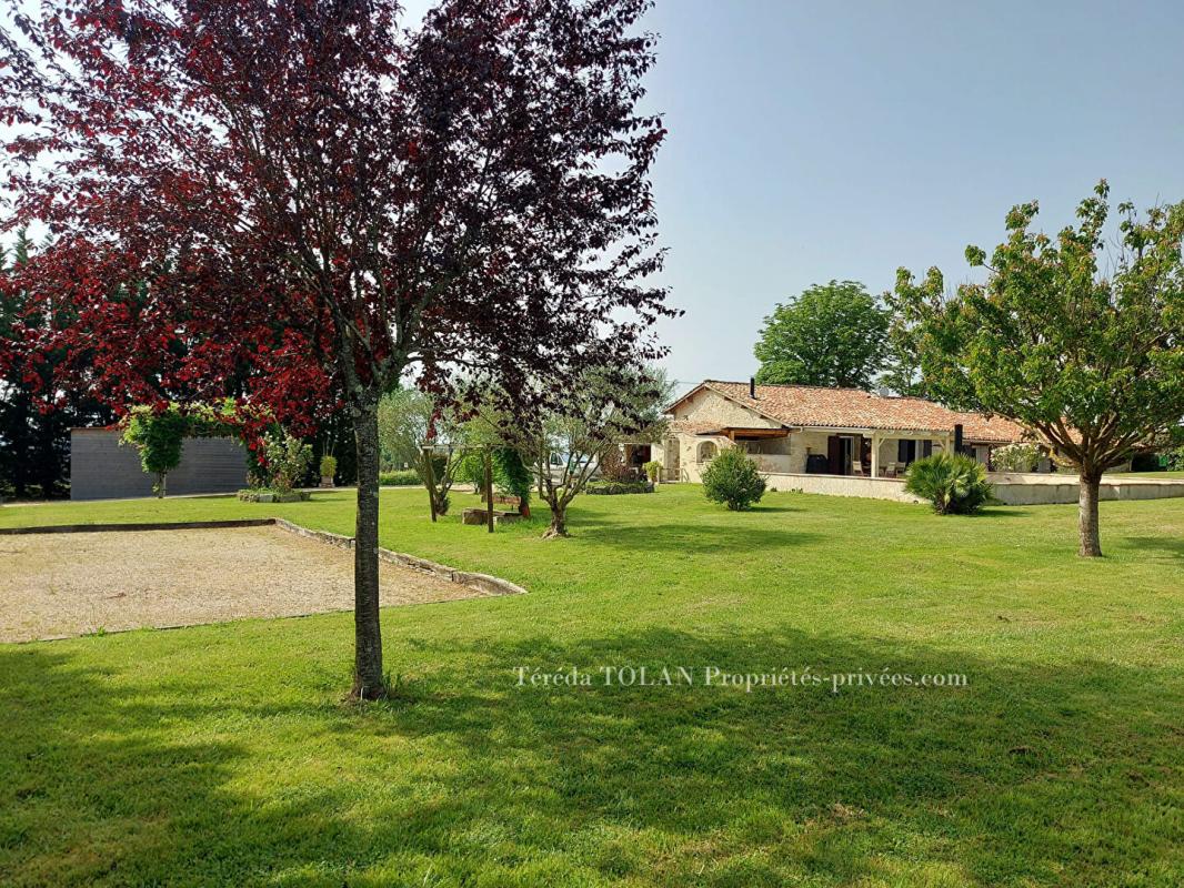 LAYRAC Longère en pierre 5 pièce(s), 3 chambres - 1 bureau- 160 m² - Garages - Piscine -Jardin -Vue 5