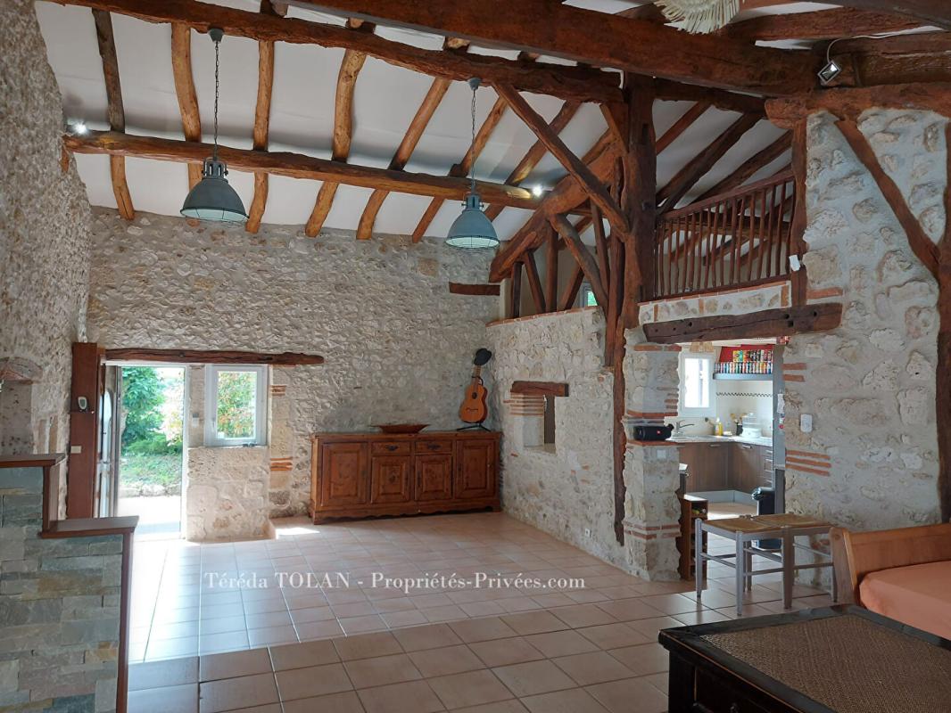 LAYRAC Longère en pierre 5 pièce(s), 3 chambres - 1 bureau- 160 m² - Garages - Piscine -Jardin -Vue 7