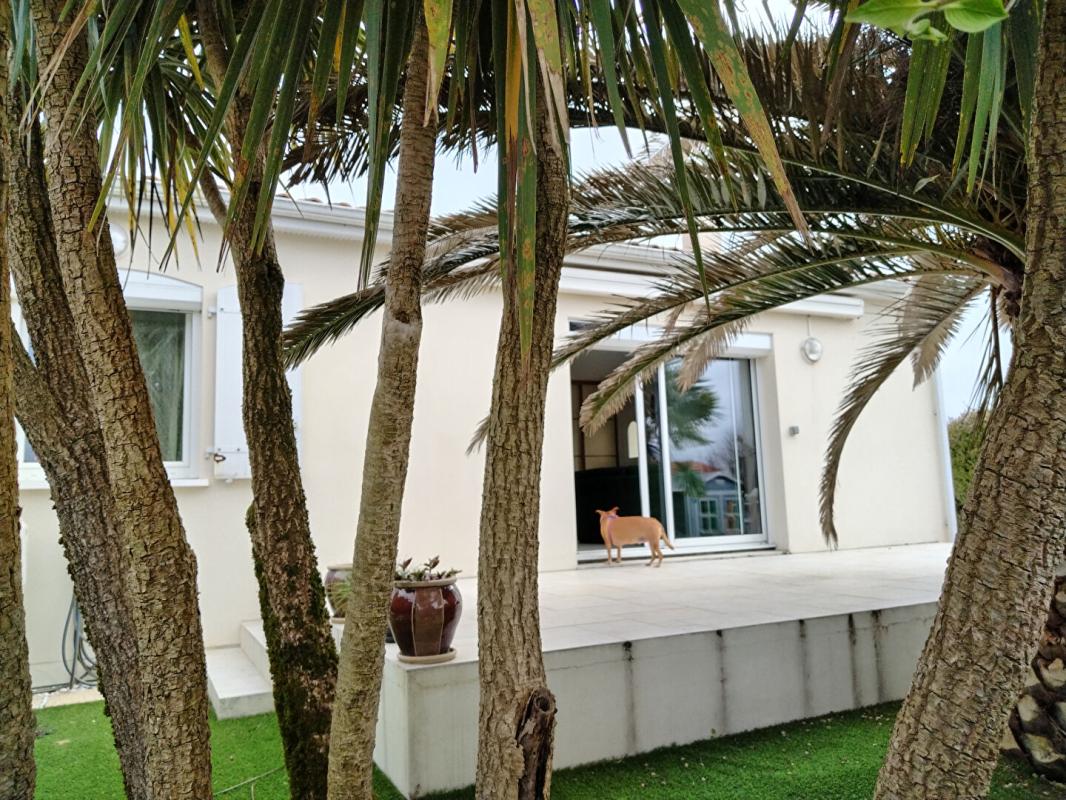 ROYAN Maison à Royan 5 pièces 110 m2 avec jardin et sous sol total 5