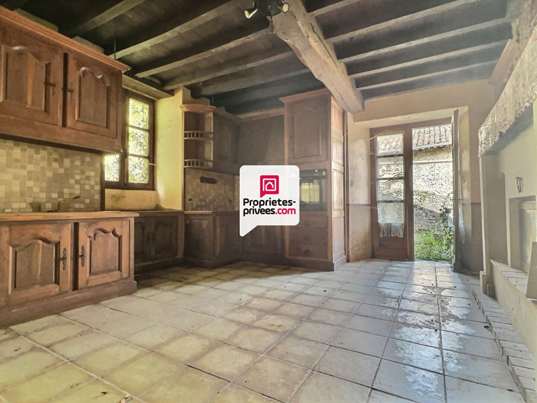 SAINT-AQUILIN Maison T2/3 d'env. 98m² à réhabiliter en plein coeur du bourg de SAINT-AQUILIN (24110) 3