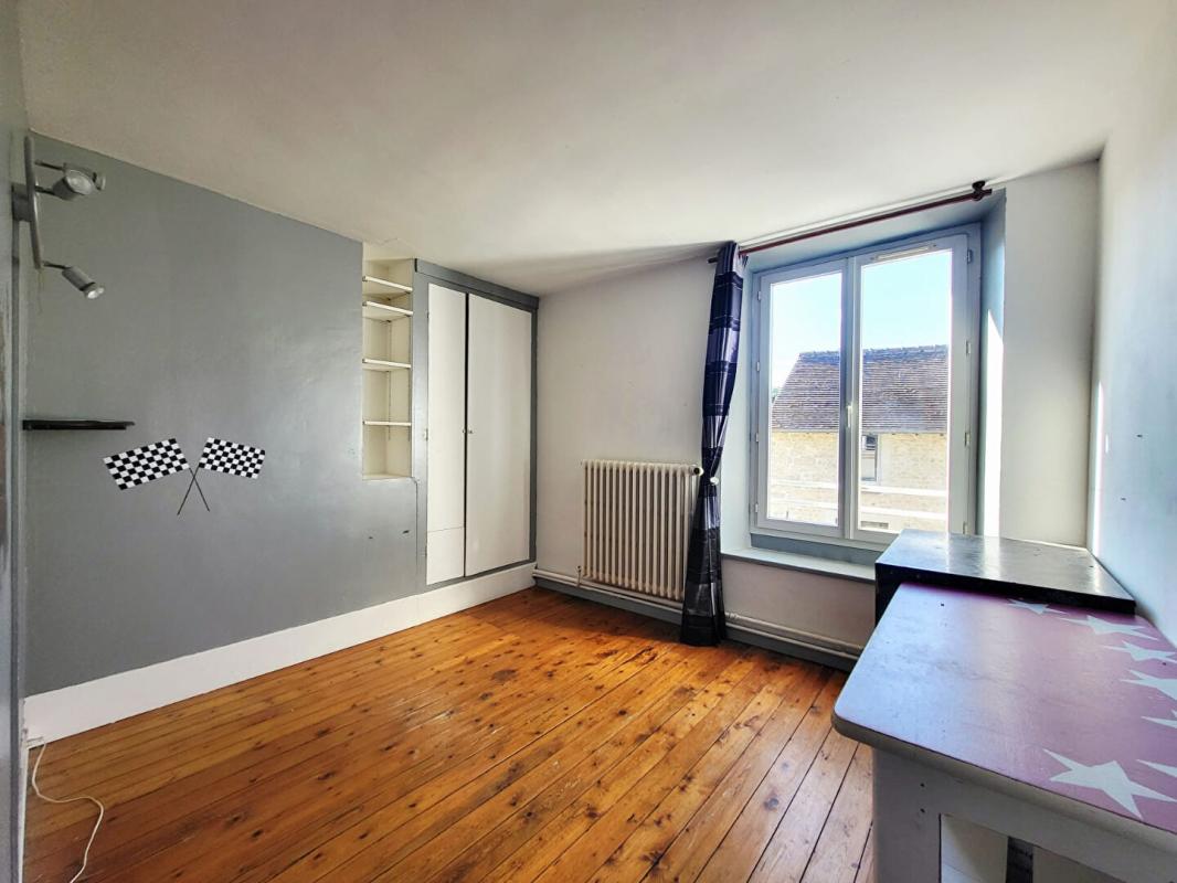 SACLAS Maison en pierre, 6 pièces, jardin et grange 9