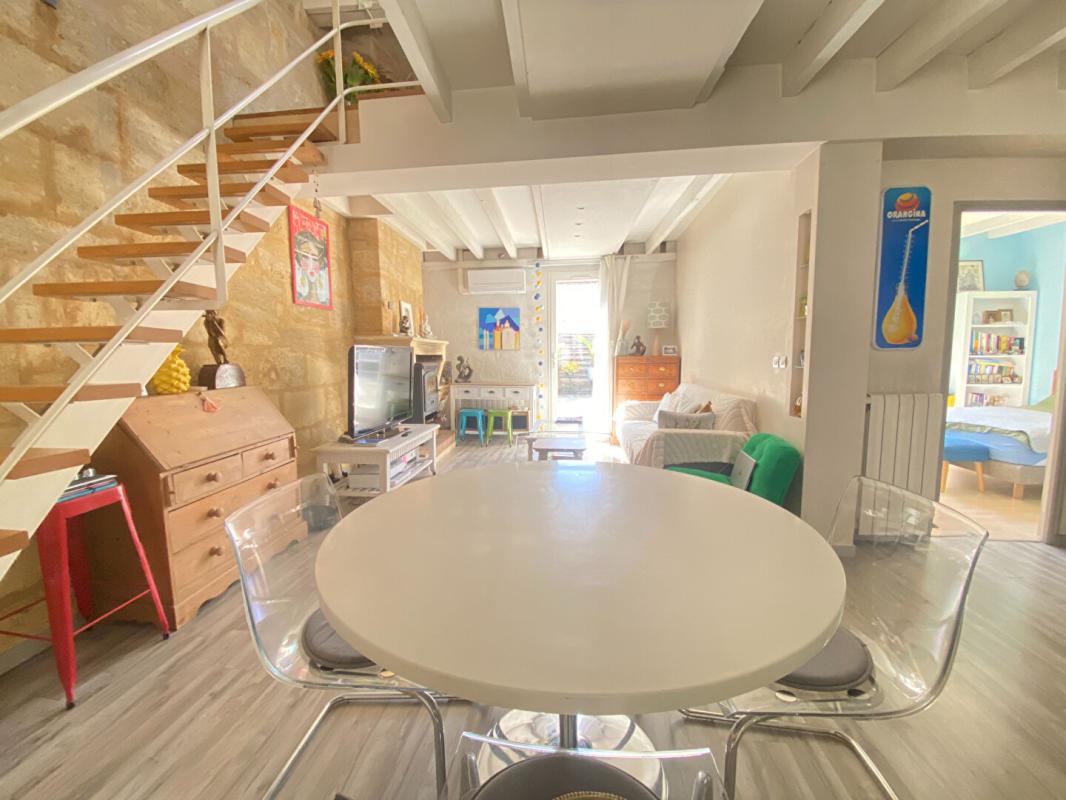 BORDEAUX Grand appartement 2 chambres, 3 possibles, avec grande terrasse, grand entrepôt de 134m² qui peut être utilisé en grand garage et atelier 12
