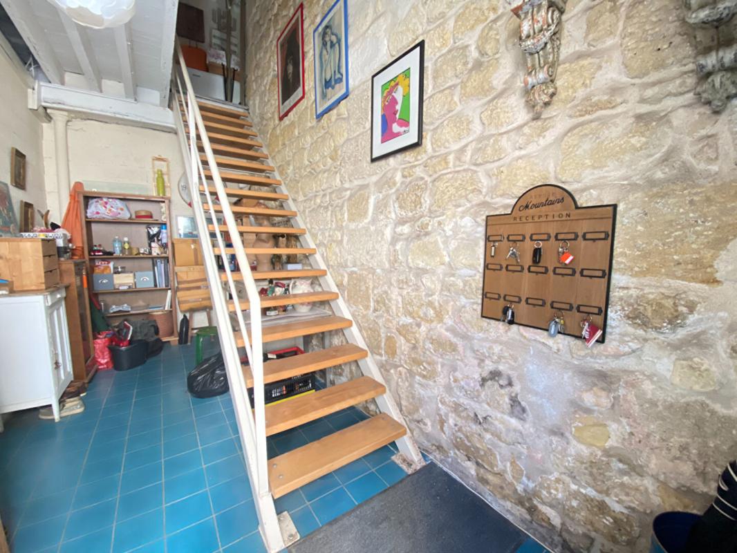 BORDEAUX Grand appartement 2 chambres, 3 possibles, avec grande terrasse, grand entrepôt de 134m² qui peut être utilisé en grand garage et atelier 14