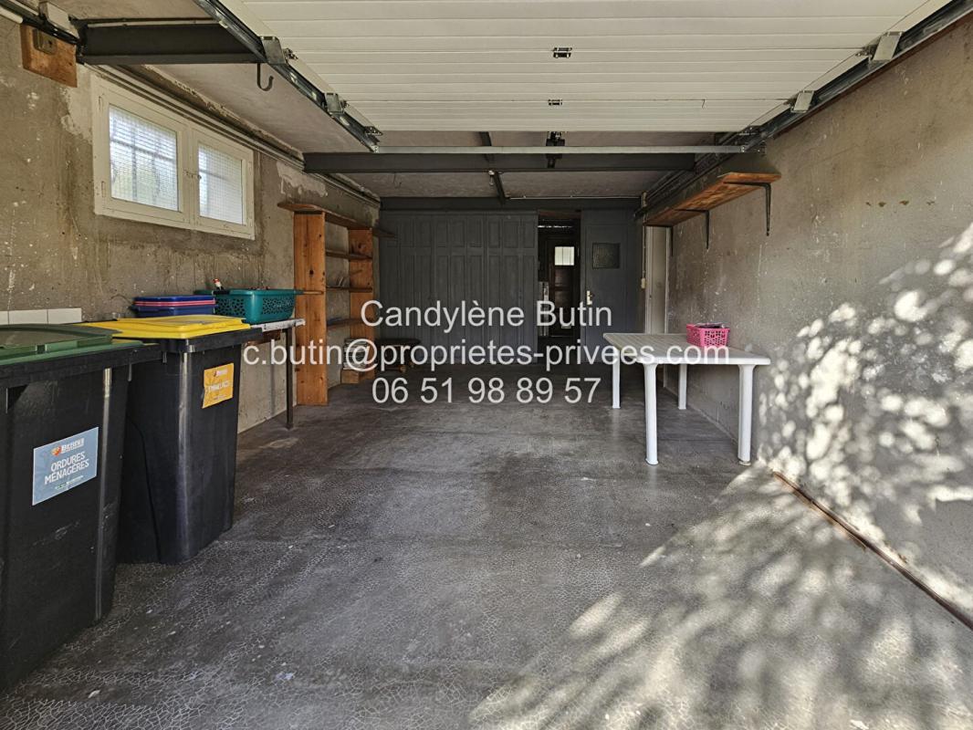 BEZIERS maison de ville avec extérieur et garage 13