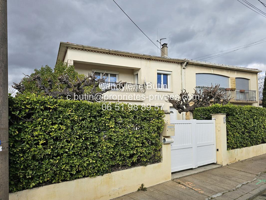 BEZIERS maison de ville avec extérieur et garage 14