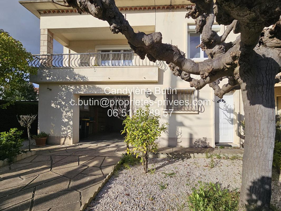 BEZIERS maison de ville avec extérieur et garage 17