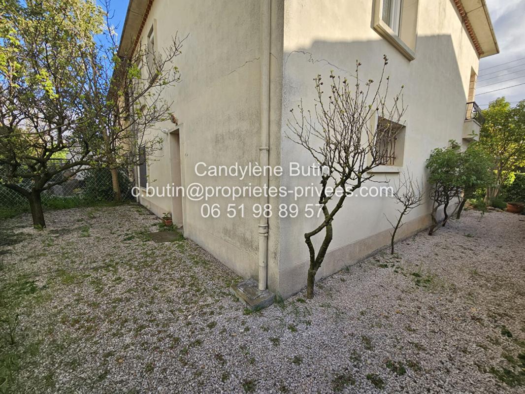 BEZIERS maison de ville avec extérieur et garage 18