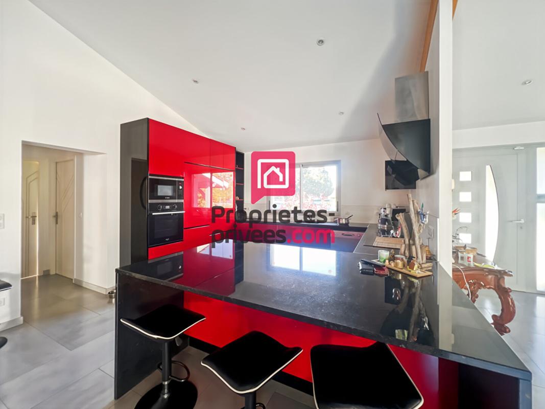 BAZAS Maison de 200m² avec 4 chambres et piscine 11