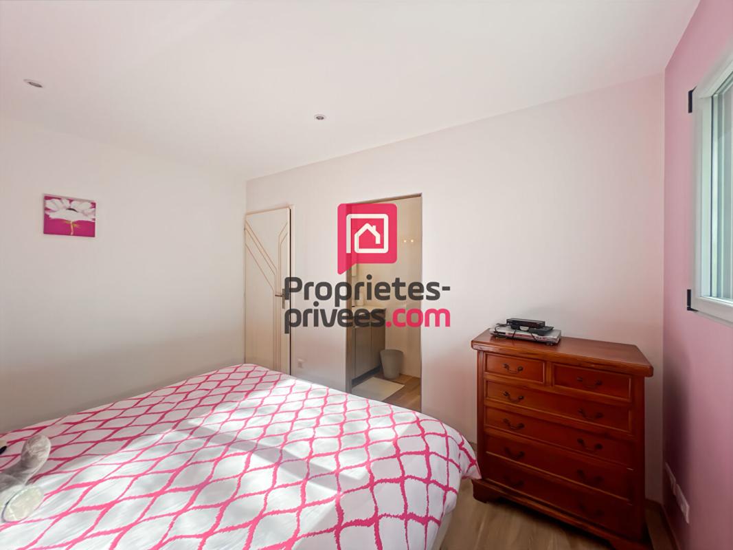 BAZAS Maison de 200m² avec 4 chambres et piscine 15