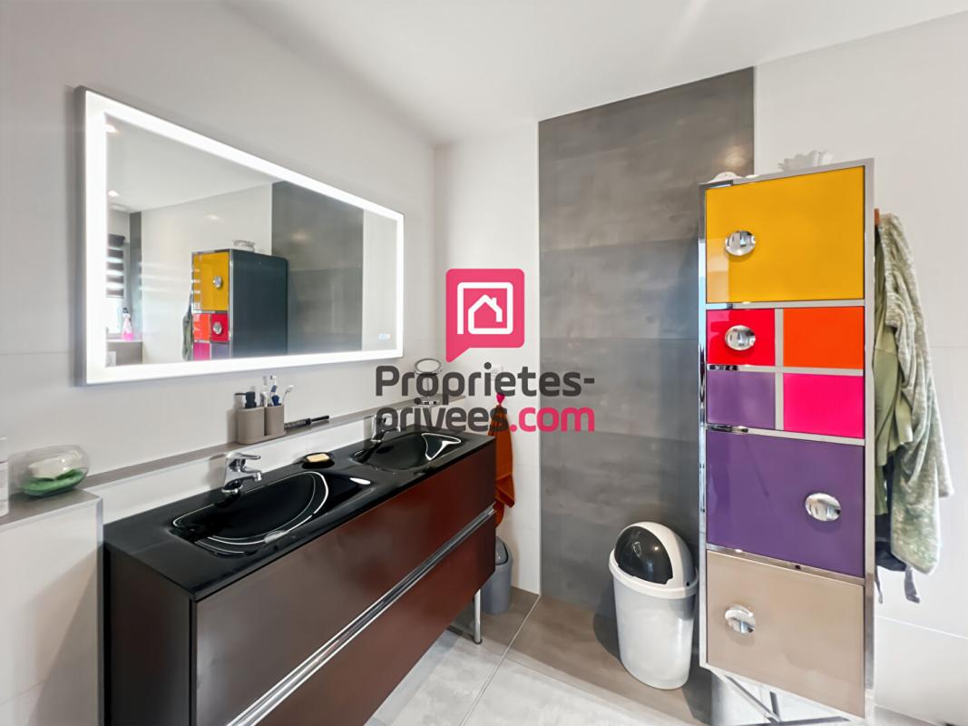 BAZAS Maison de 200m² avec 4 chambres et piscine 17