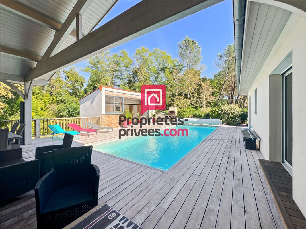 BAZAS Maison de 200m² avec 4 chambres et piscine 3