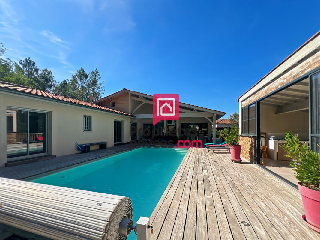 BAZAS Maison de 200m² avec 4 chambres et piscine 4