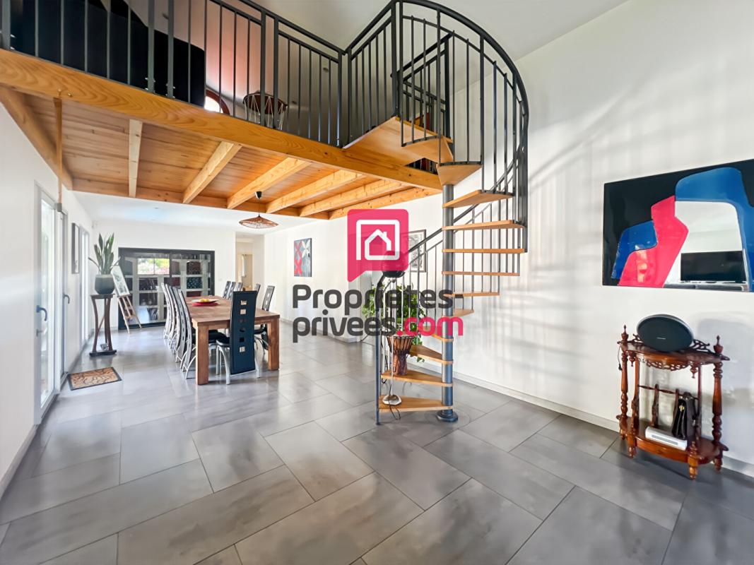 BAZAS Maison de 200m² avec 4 chambres et piscine 8