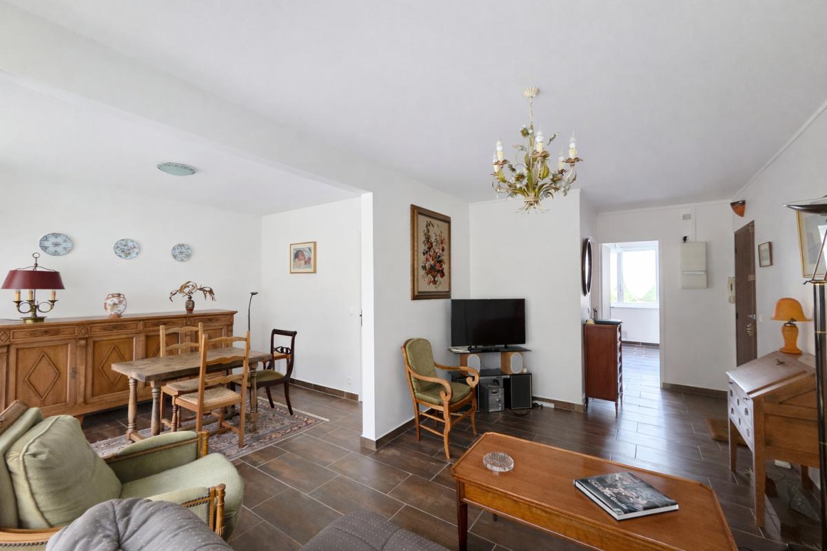 FONTENAY-LE-FLEURY Appartement Fontenay Le Fleury 3 pièce(s) 55 m2 1