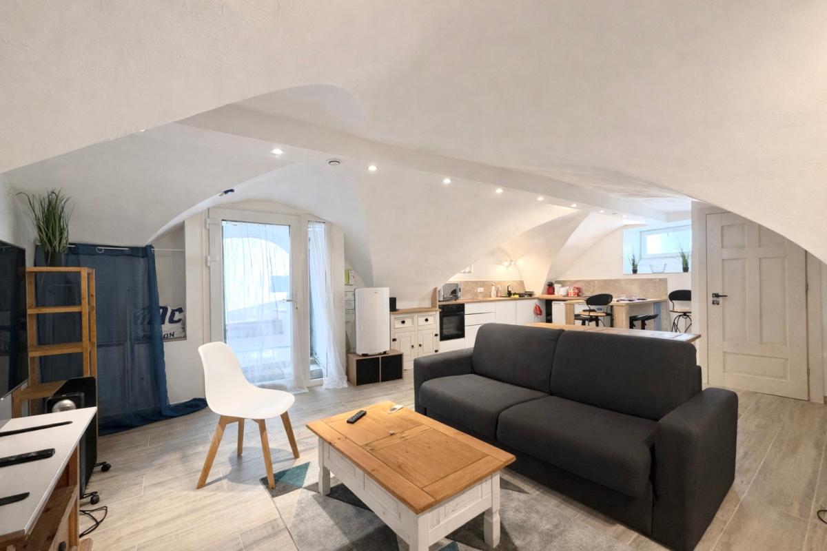 LE CANNET Appartement rénové Le Cannet limite Cannes 2 pièces 57 m2 duplex 2