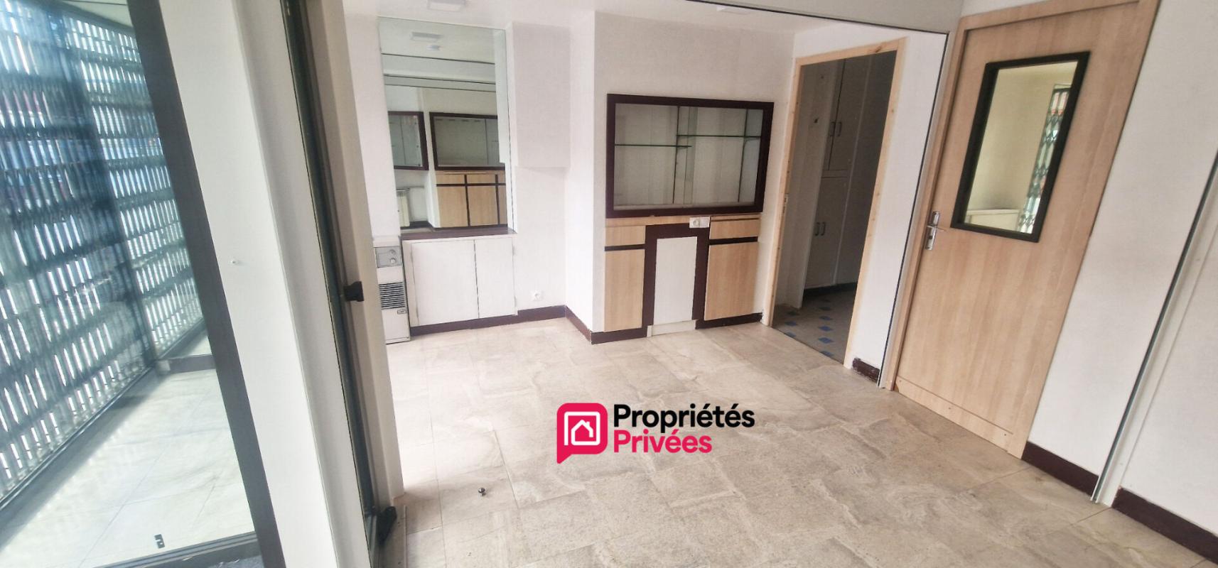 SAINT-AIGNAN Immeuble de 94 m² avec commerce et logement 3 pièces et 2 chambres 3