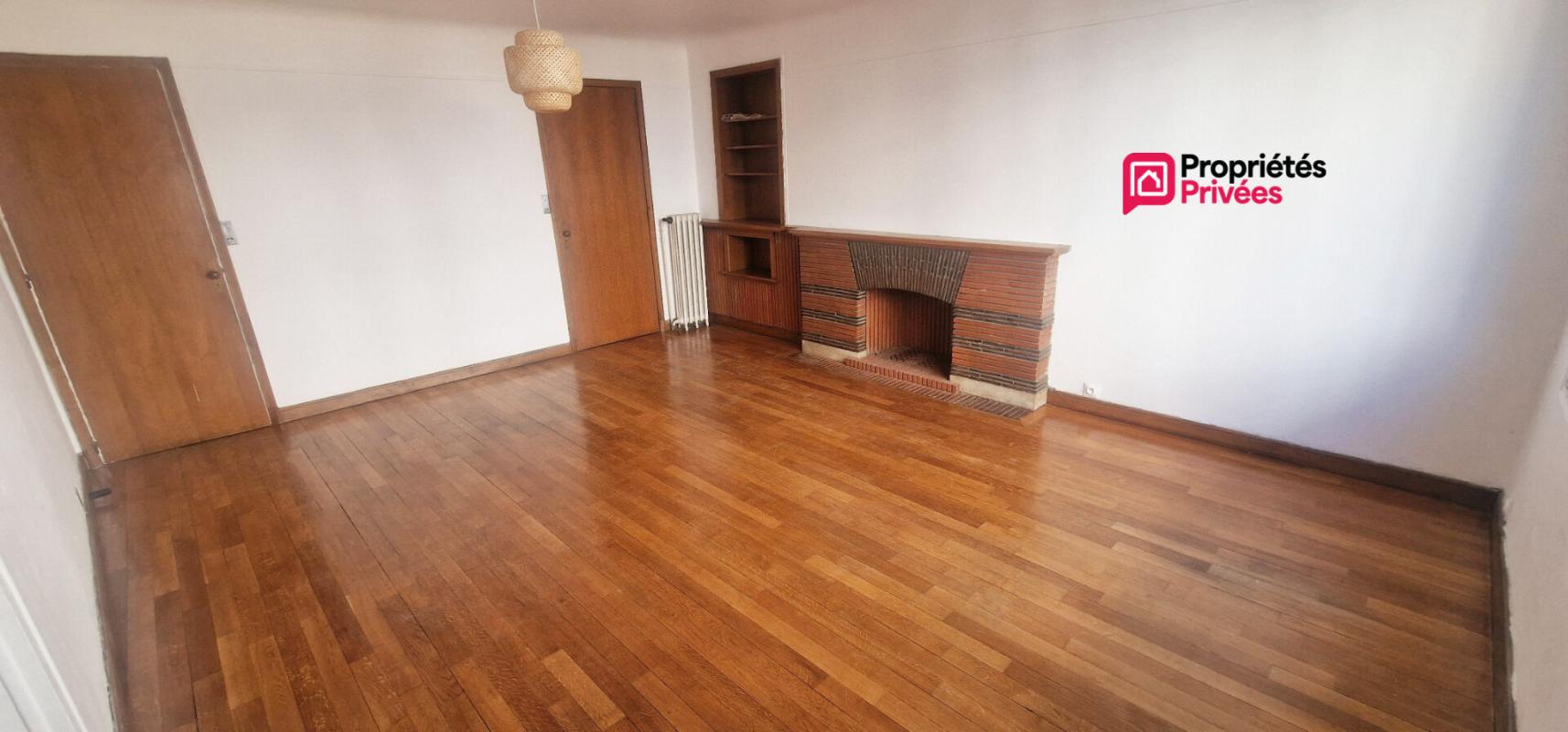 SAINT-AIGNAN Immeuble de 94 m² avec commerce et logement 3 pièces et 2 chambres 6